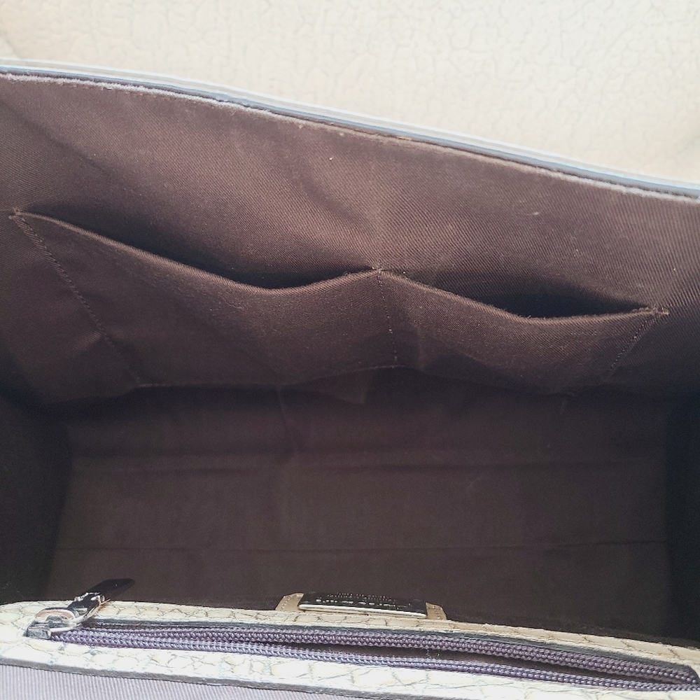 Claudia Firenze Croc Embossed Leather Handbag - Picture 11 of 12